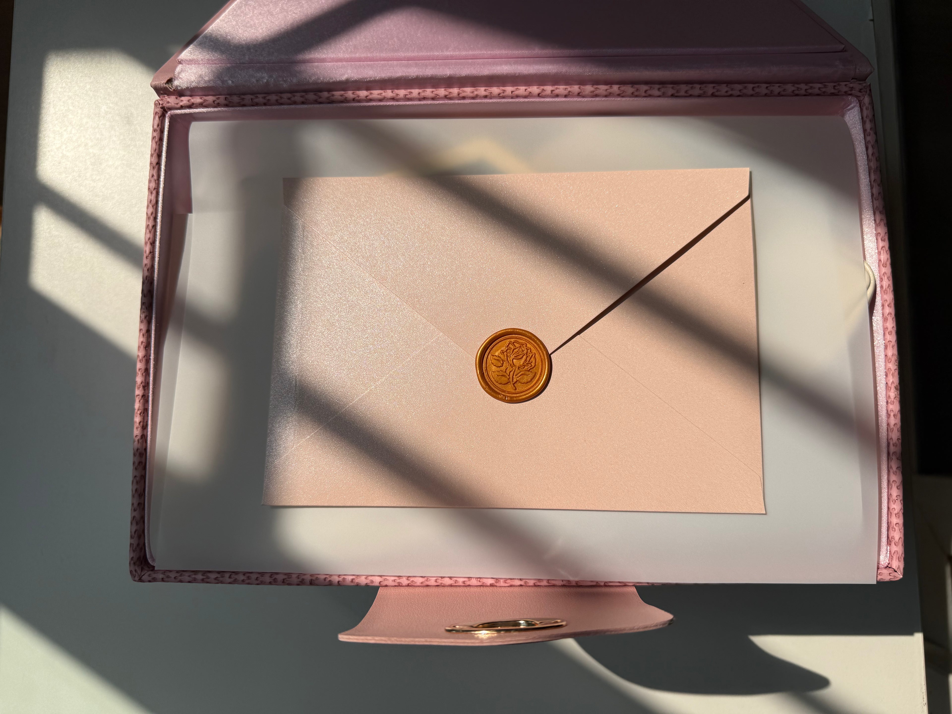 MARYORA - The Perfect Box